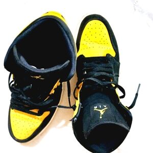 Nike Air jordan 1 retro mid new love yellow and black size 13